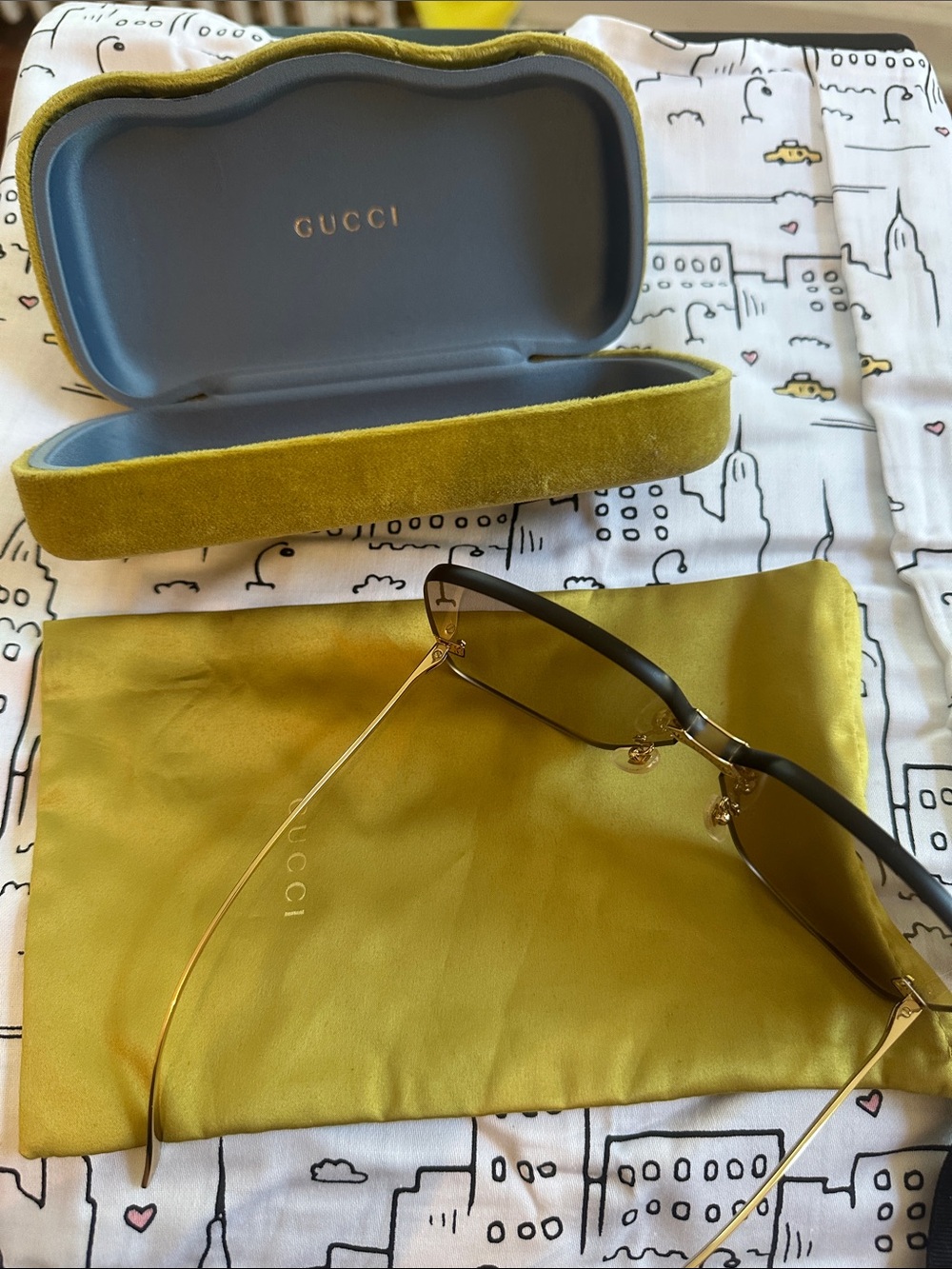 Gucci Oversized Rimless Sunglasses - Brown & Gold (GG0352S) - Picture 13 of 14